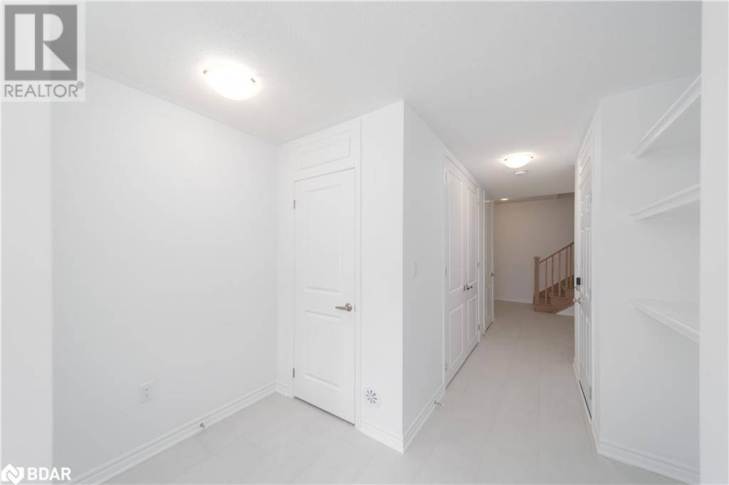 Barrie, ON L9J1A4,86 ENNERDALE Street