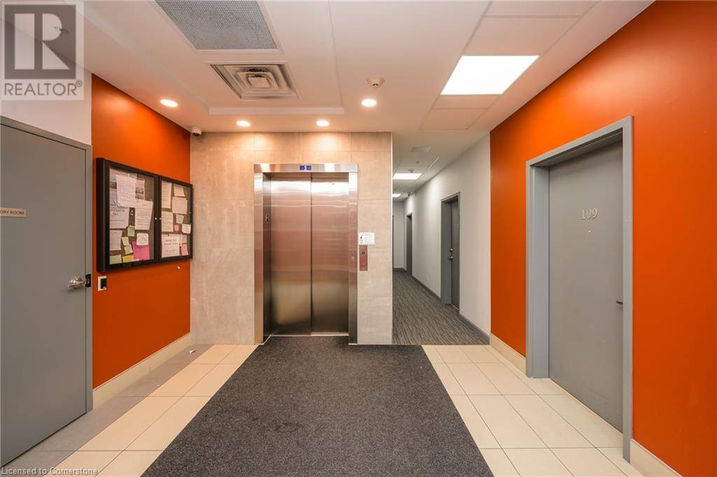 Hamilton, ON L8S3A1,77 LELAND ST #111
