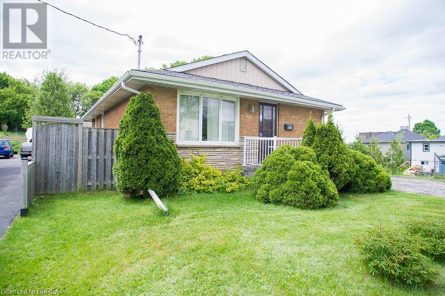 Brantford, ON N3S5C7,120 HENRY Street