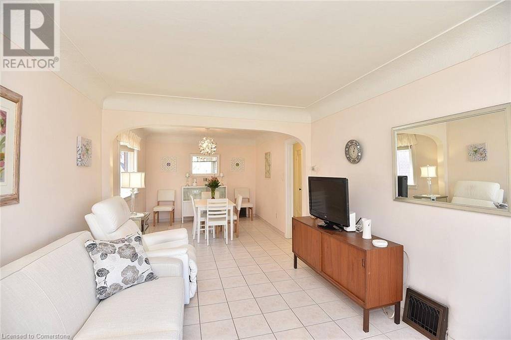 Hamilton, ON L9A1M2,16 EMPRESS Avenue