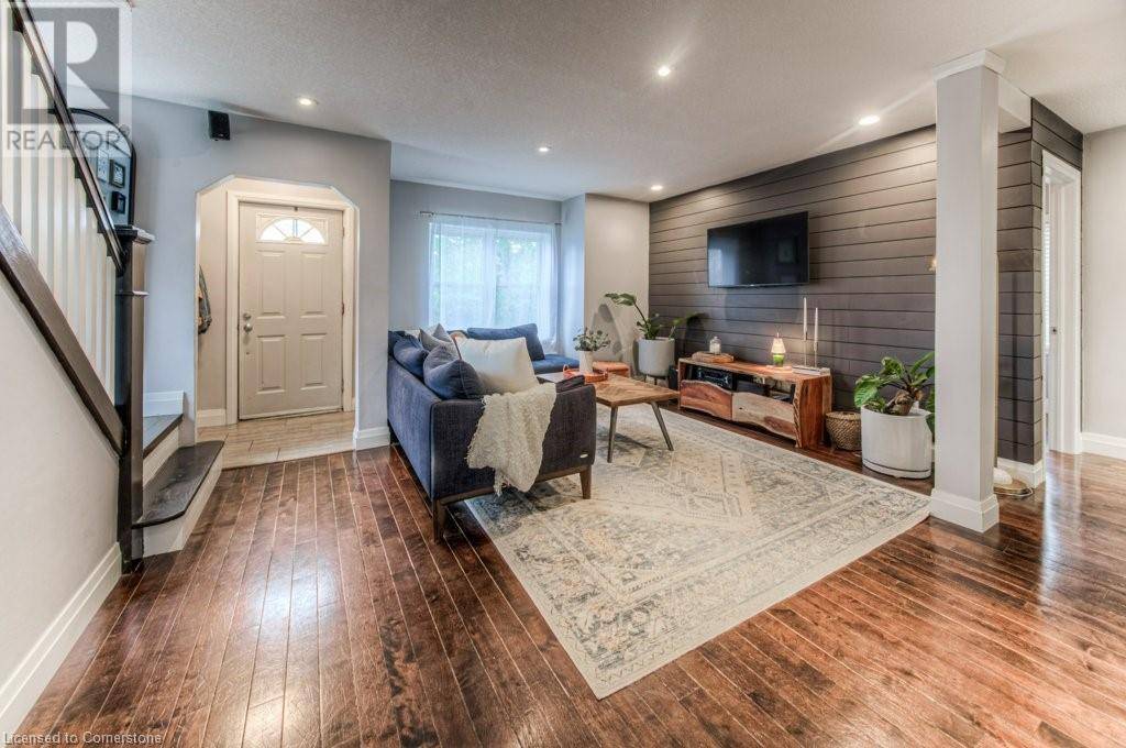 Kitchener, ON N2H6H3,742 ELIZABETH Street