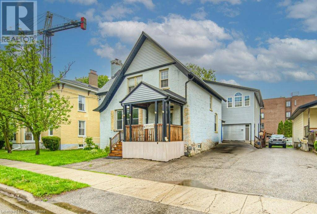 Waterloo, ON N2J1H9,28 ALLEN Street E