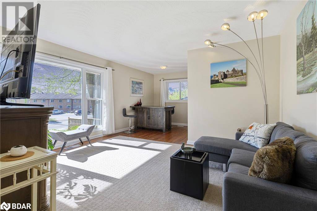 Barrie, ON L4M4R3,90 JOHNSON Street