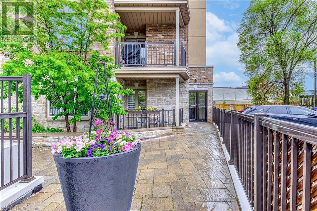 Oakville, ON L6K1X5,70 STEWART ST #401
