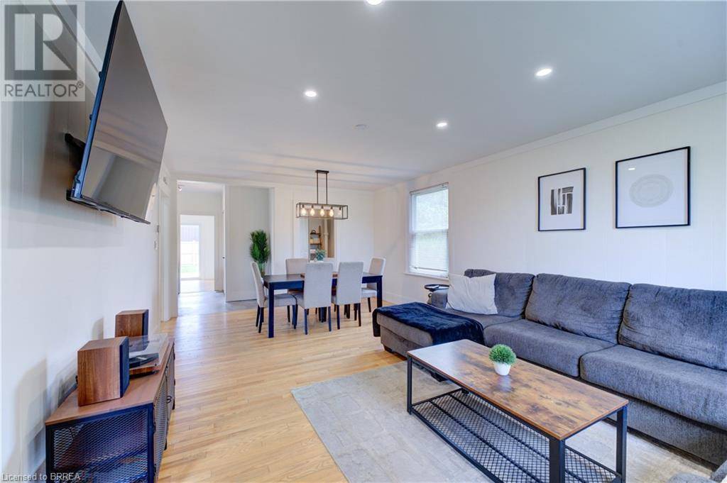 Paris, ON N3L3J3,9 CURTIS Avenue S
