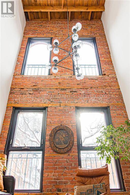 Hamilton, ON L8N1B3,203 KING Street E
