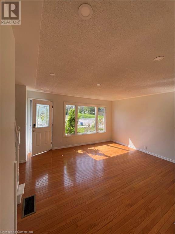 Kitchener, ON N2M3P5,452 OTTAWA ST South #Upper