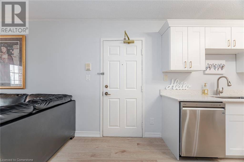 Burlington, ON L7M4M2,4005 KILMER DR #104