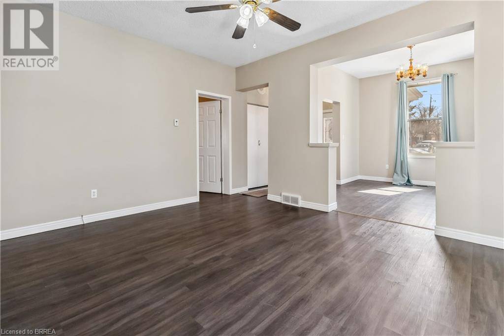 Brantford, ON N3S4B6,160 NELSON Street