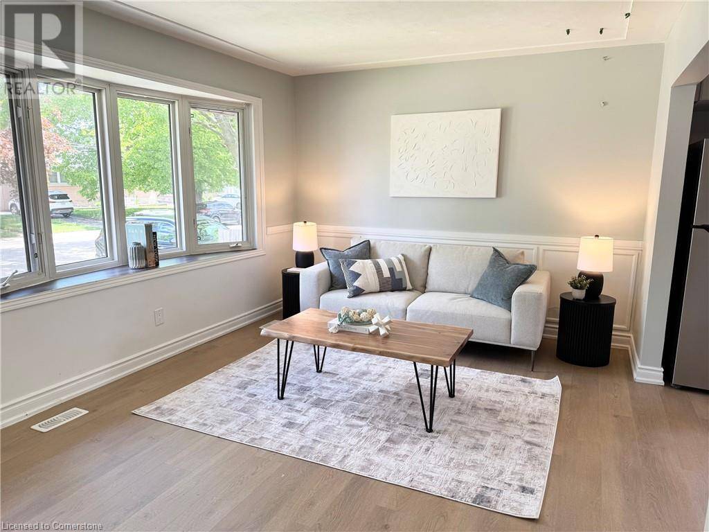 Hamilton, ON L8T2H2,26 GRANDFIELD Street