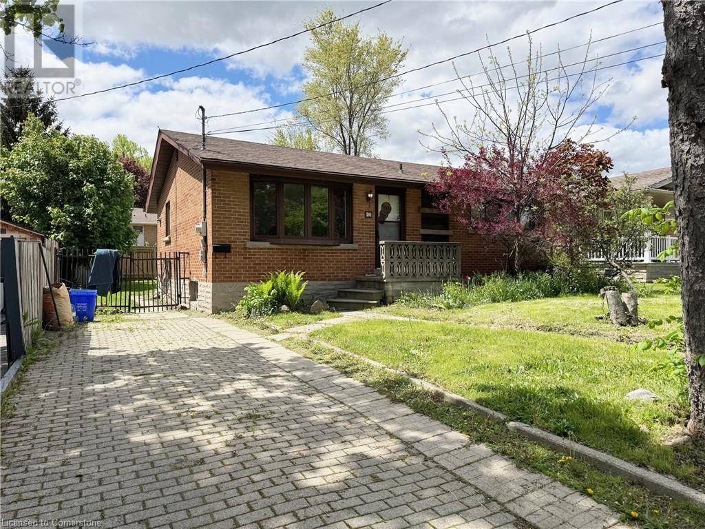 Hamilton, ON L8T2H2,26 GRANDFIELD Street