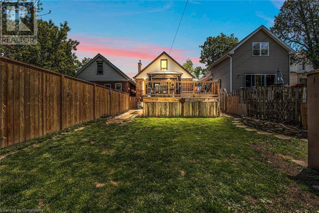 Hamilton, ON L8K2M1,52 GRAHAM Avenue S