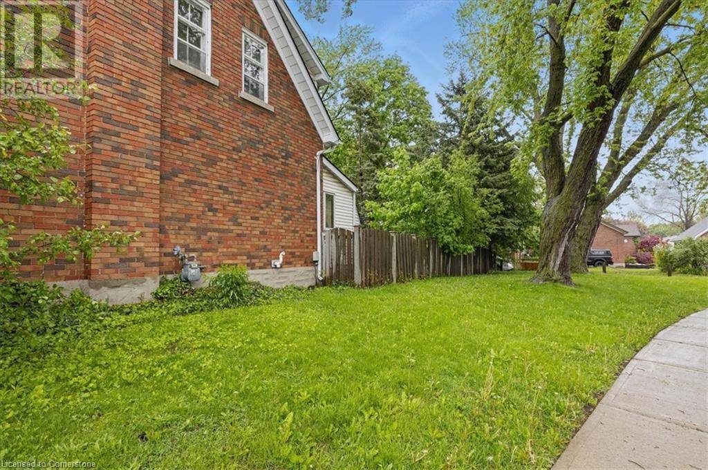 Kitchener, ON N2G3V6,243 SYDNEY Street S