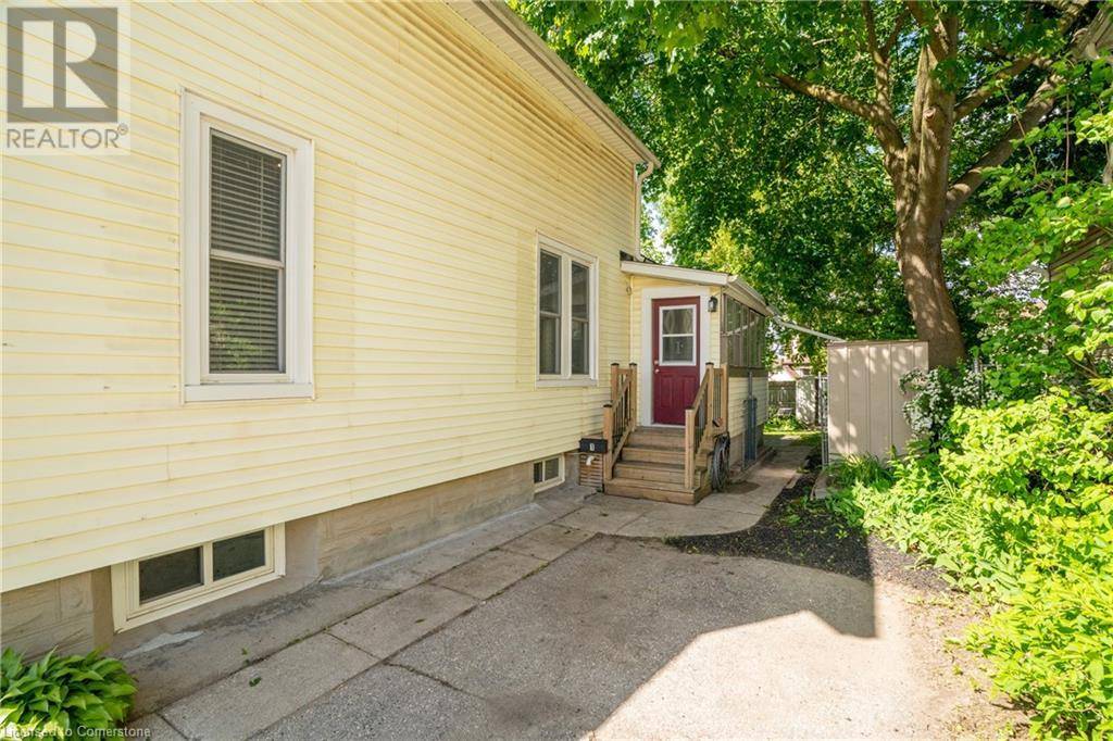 Kitchener, ON N2G1P3,52 HENRY Street