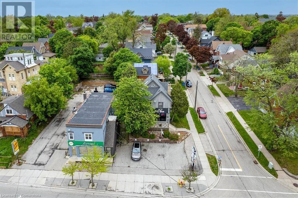 Kitchener, ON N2G2M3,686 KING Street E