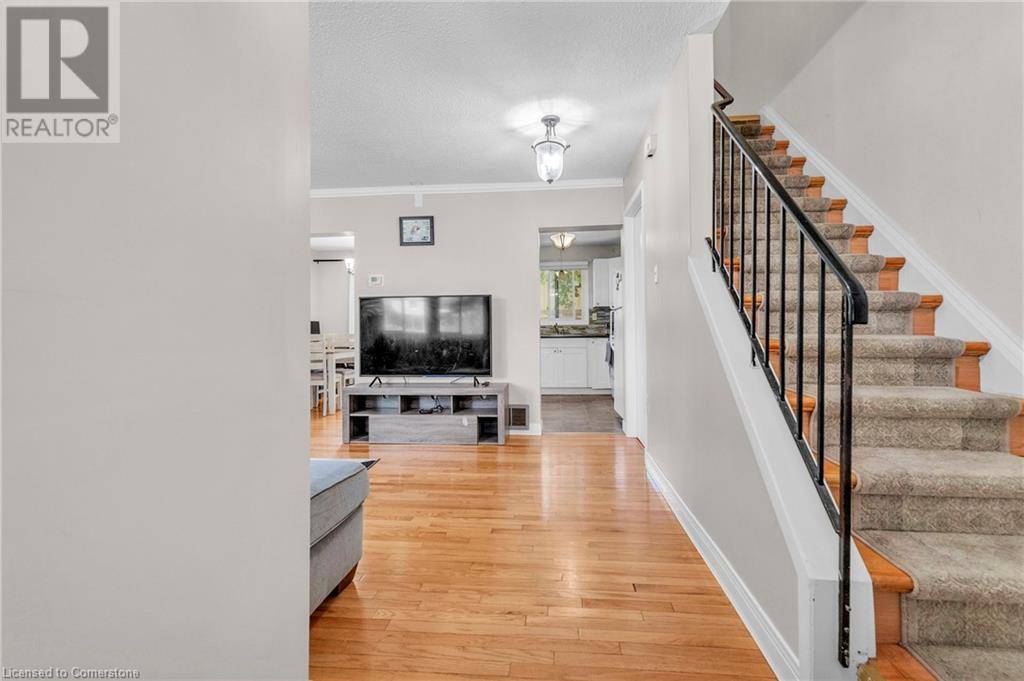 Brampton, ON L6V3C9,105 HANSEN RD North #102