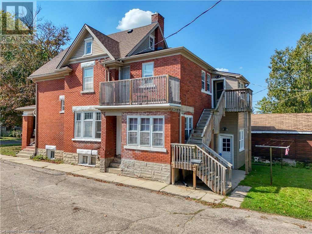 Kitchener, ON N2M1W9,152 HOMEWOOD Avenue