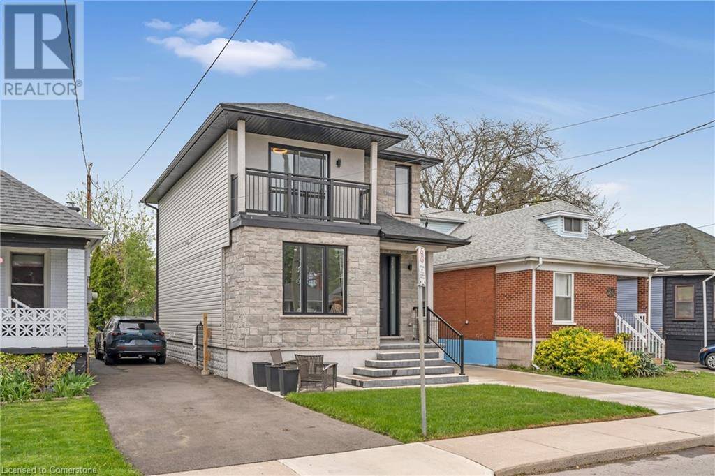 Hamilton, ON L9A4H9,38 EAST 16TH Street