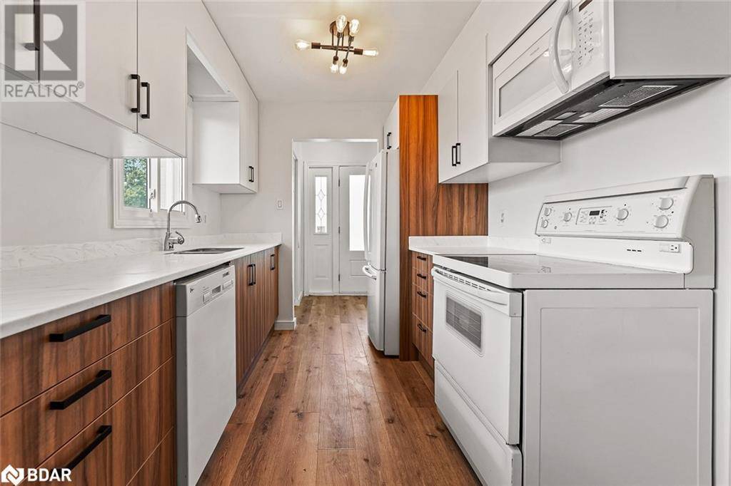 Barrie, ON L4M2V5,56 BERNICK Drive