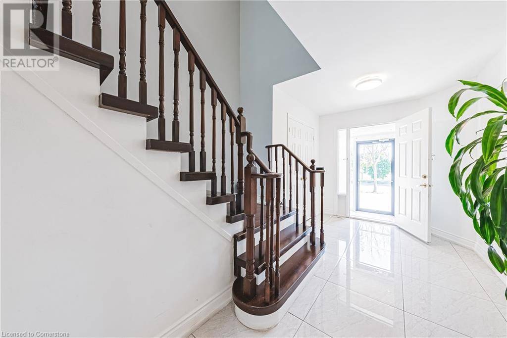Mississauga, ON L5R3R5,5008 WILLOWOOD Drive