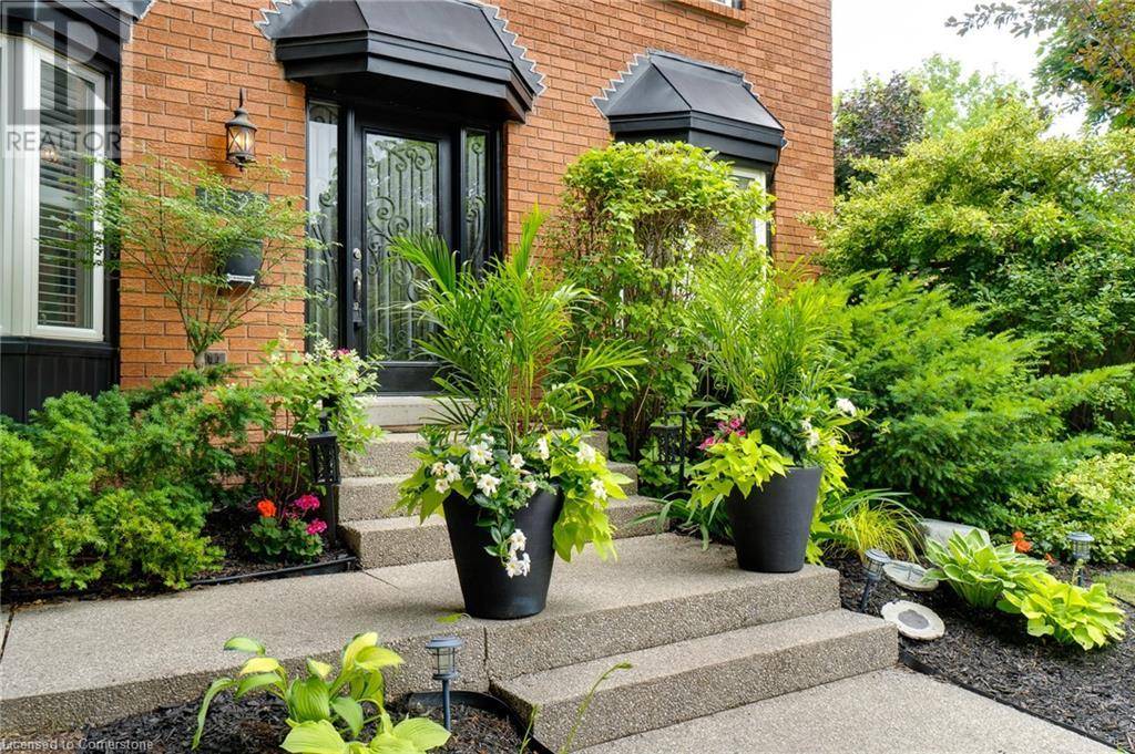 Oakville, ON L6H4B2,1125 GRANDEUR Crescent