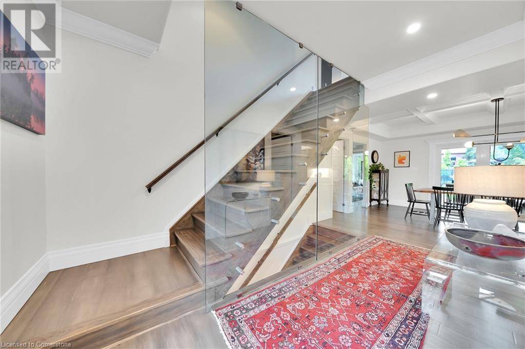 Dundas, ON L9H2S7,36 PARKSIDE Avenue