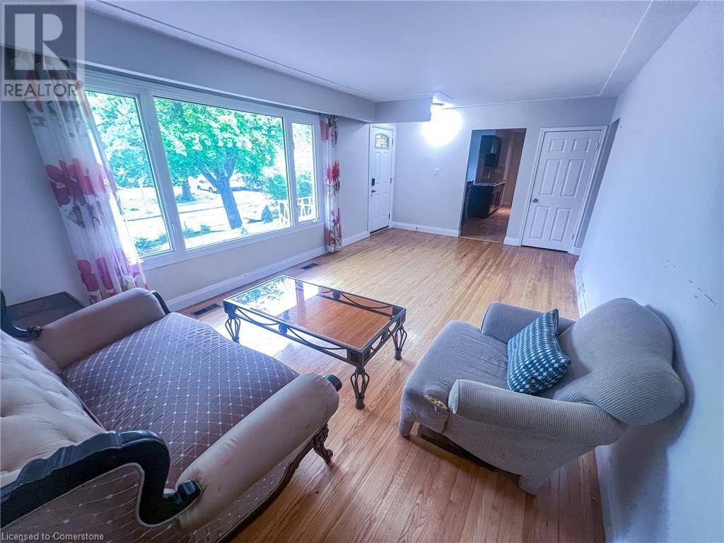 Waterloo, ON N2L3Y3,54 AUSTIN DR #UPPER