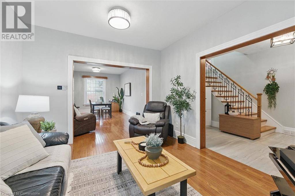 Hamilton, ON L8M2G8,122 SANFORD Avenue S