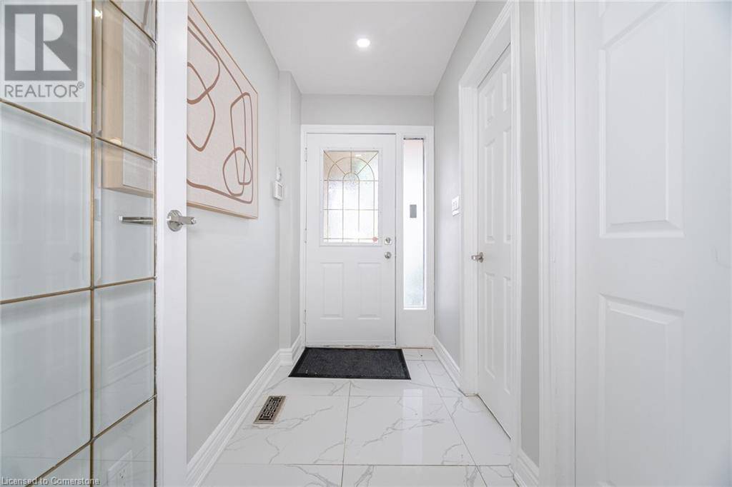 Mississauga, ON L4T3M3,3525 BRANDON GATE DR #65