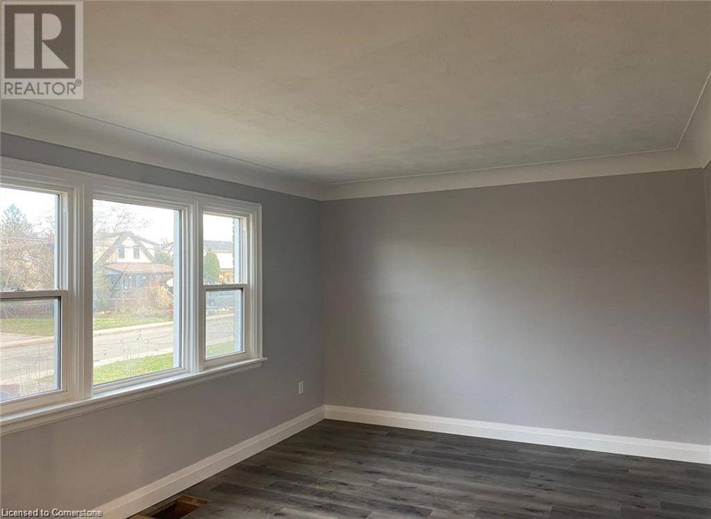 Hamilton, ON L8S3C5,84 EWEN RD #Room
