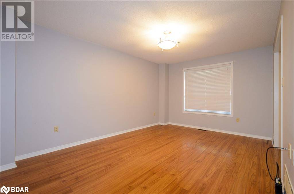 Barrie, ON L4M6V9,132 HANMER Street E
