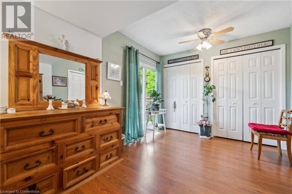 Kitchener, ON N2E1T1,56 BLACKHORNE Crescent
