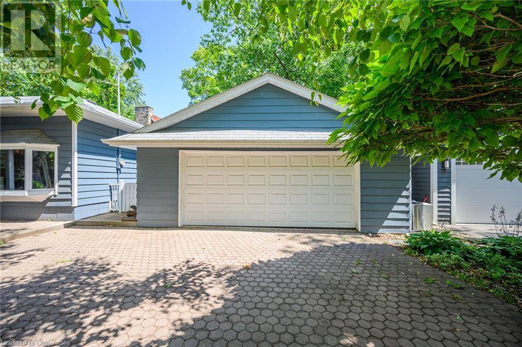 Oakville, ON L6J2H3,374 SPRUCE Street