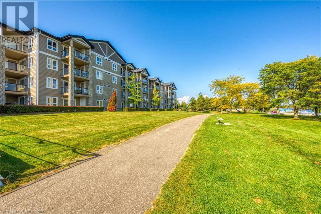 Welland, ON L3C7B3,330 PRINCE CHARLES DR South #1204