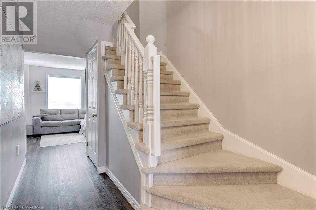 Stoney Creek, ON L8J3Z3,39 PINEWOODS DR #13
