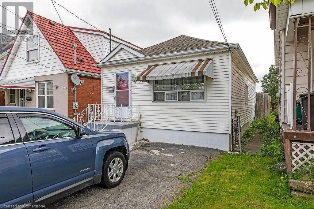 Hamilton, ON L8V2X2,201 EAST 23RD. Street