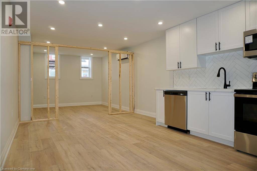 Hamilton, ON L8L2Z5,588 BARTON ST East #11