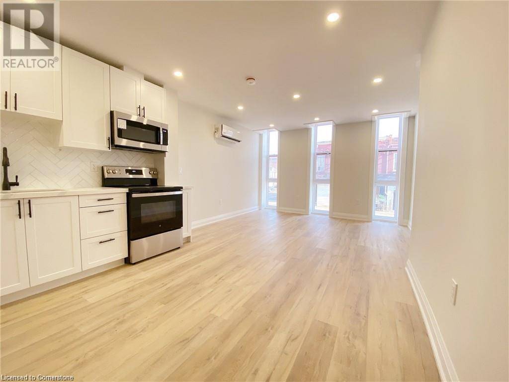 Hamilton, ON L8L2Z5,588 BARTON ST East #21