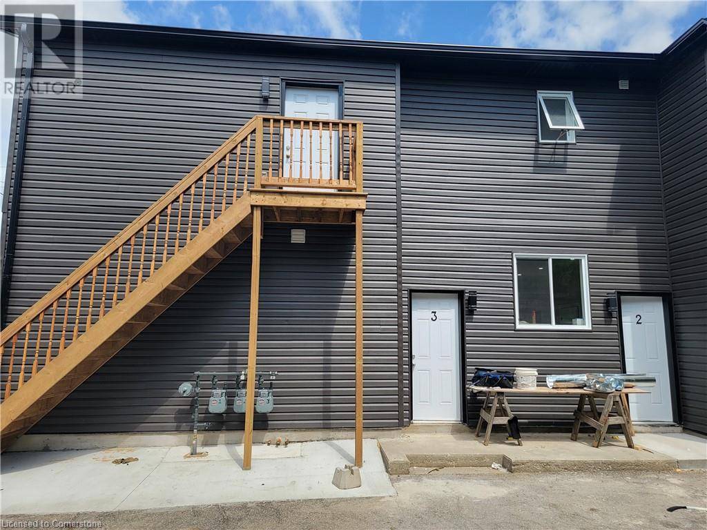 Brantford, ON N3S5M3,103 PEEL ST #2