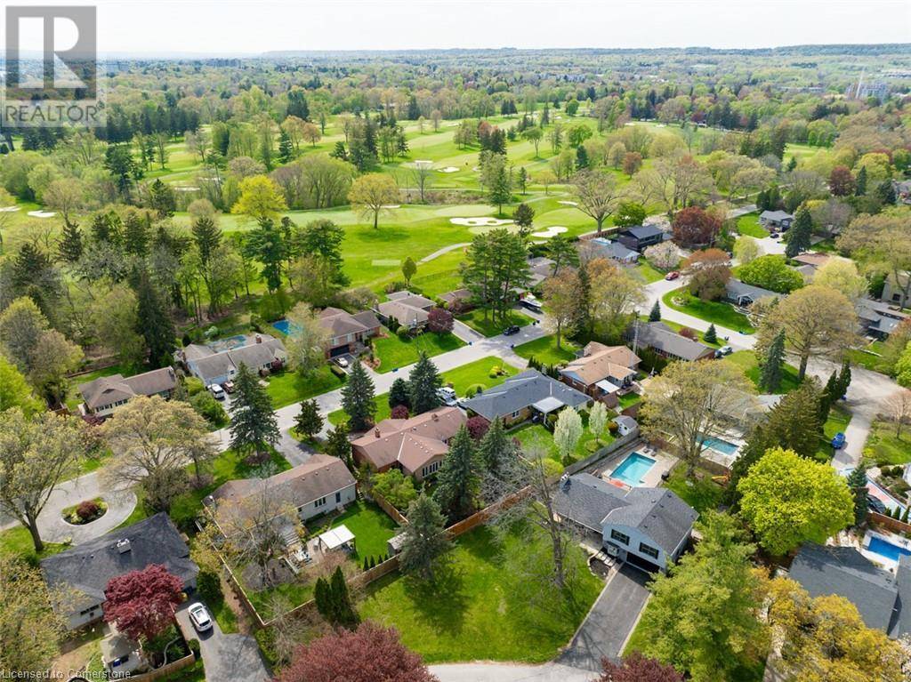 Burlington, ON L7T2N2,585 DEBORAH Crescent