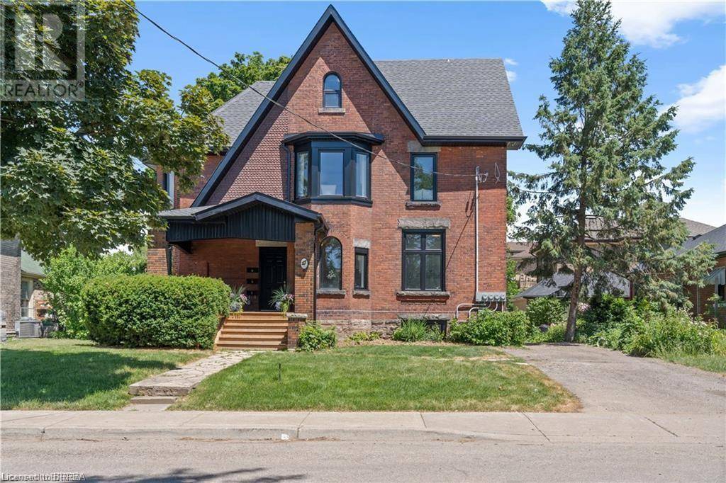 Brantford, ON N3S3H3,16 ARTHUR ST #1D