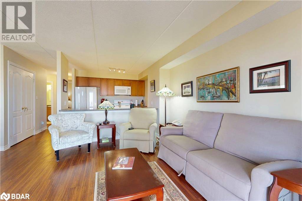 Orillia, ON L3V4P9,486 LACLIE ST #304