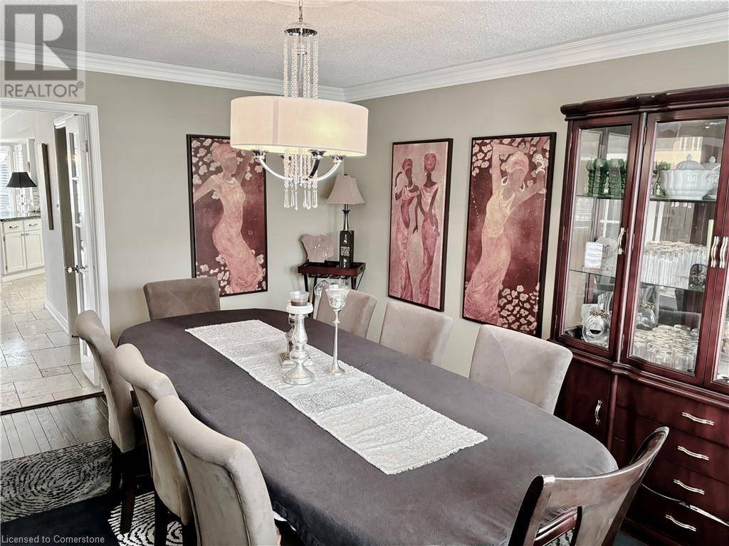 Burlington, ON L7M3V4,2056 HADFIELD Court