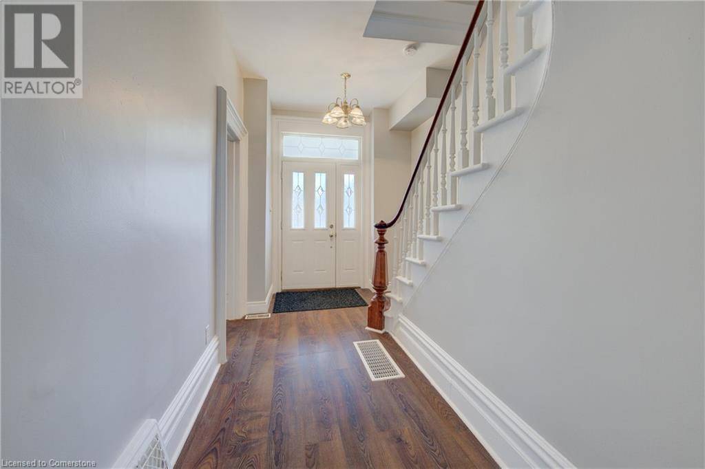 Cambridge, ON N1R5B7,26 CHALMERS Street N