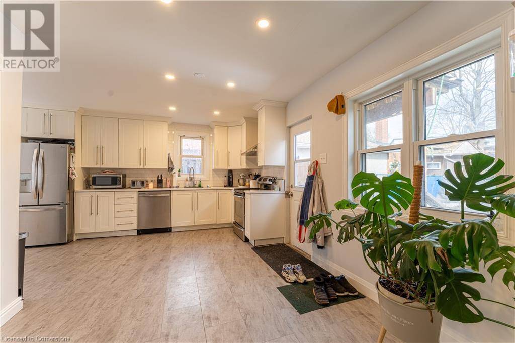 Kitchener, ON N2H1G5,374 WEBER Street E