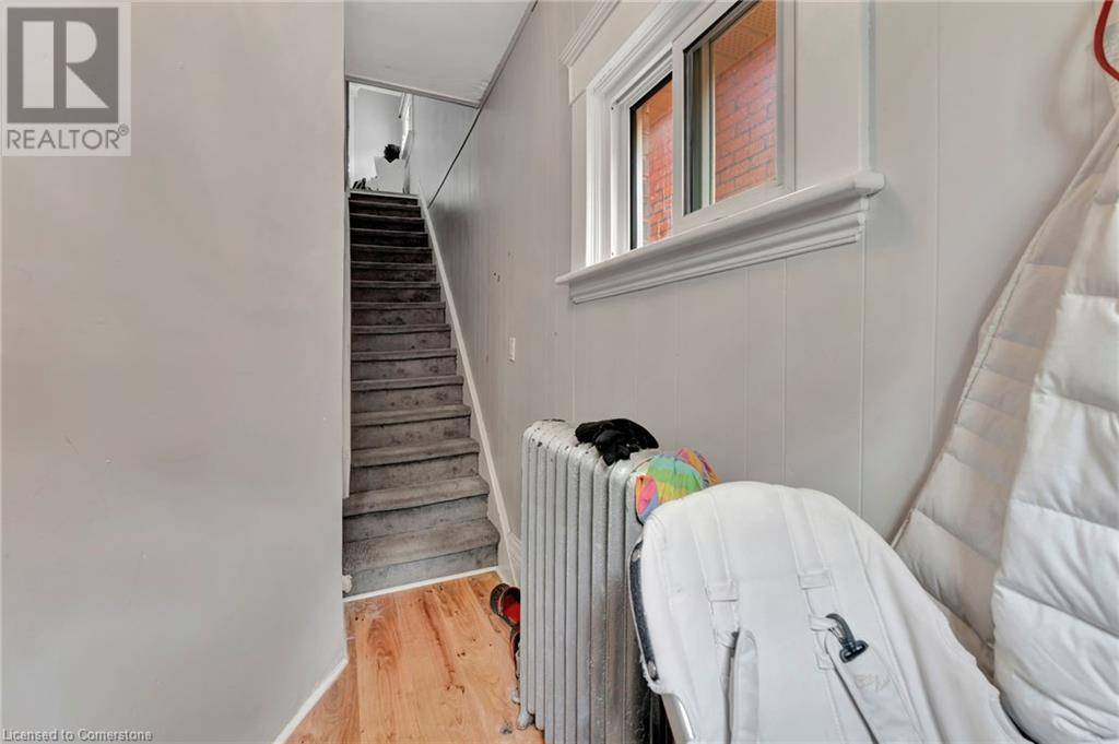 Brantford, ON N3S4T4,237 MARLBOROUGH Street