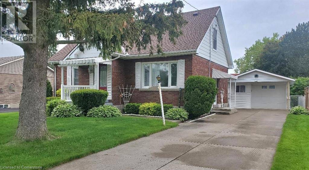 Stratford, ON N5A1M4,128 WOODS Street