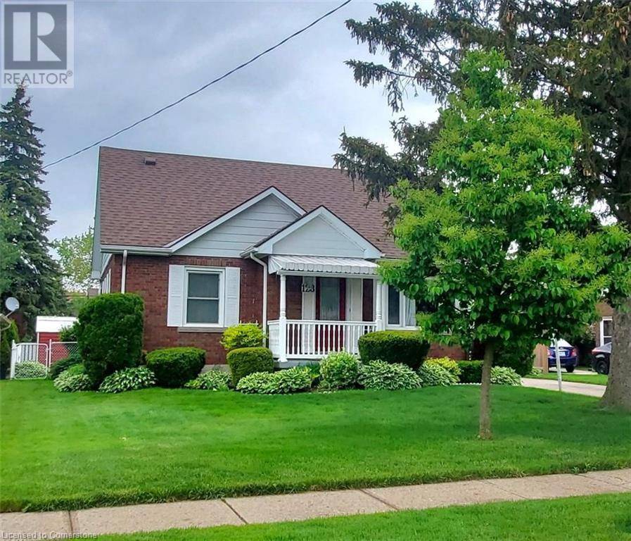 Stratford, ON N5A1M4,128 WOODS Street