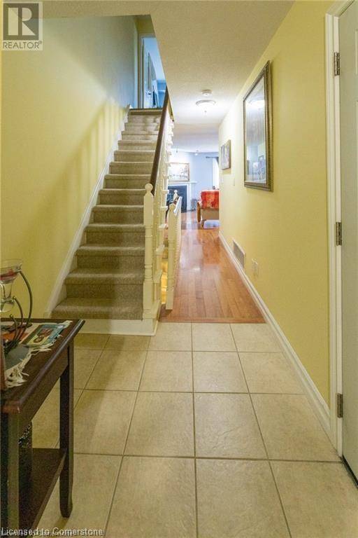 Dundas, ON L9H6W7,26 MOSS BLVD #15