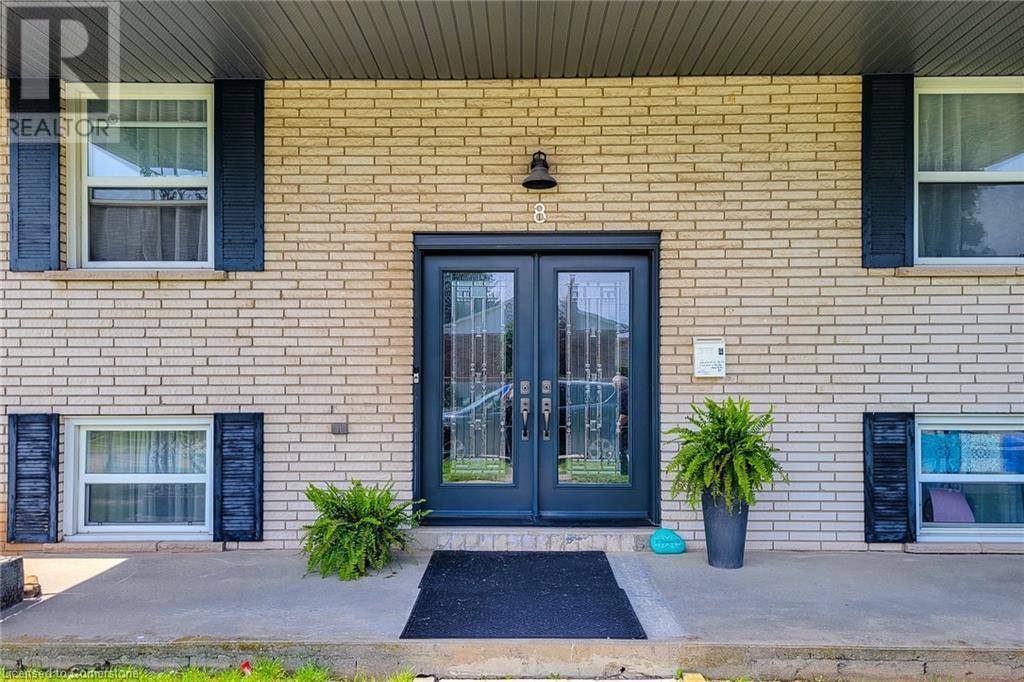 Stoney Creek, ON L8E2V1,8 BASSWOOD Court